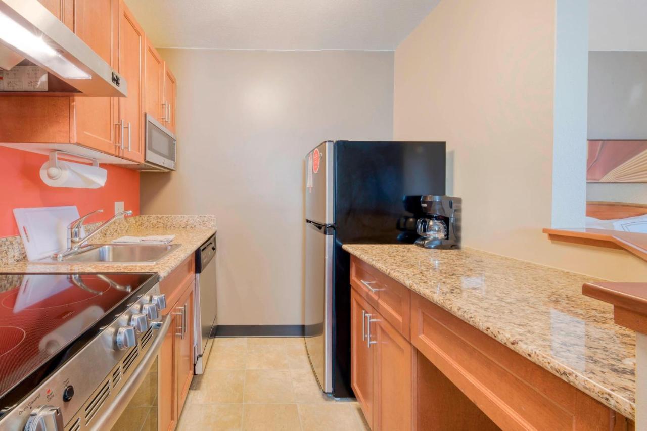 Towneplace Suites Raleigh Cary/Weston Parkway Exterior photo