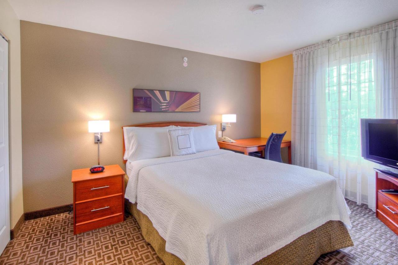 Towneplace Suites Raleigh Cary/Weston Parkway Exterior photo