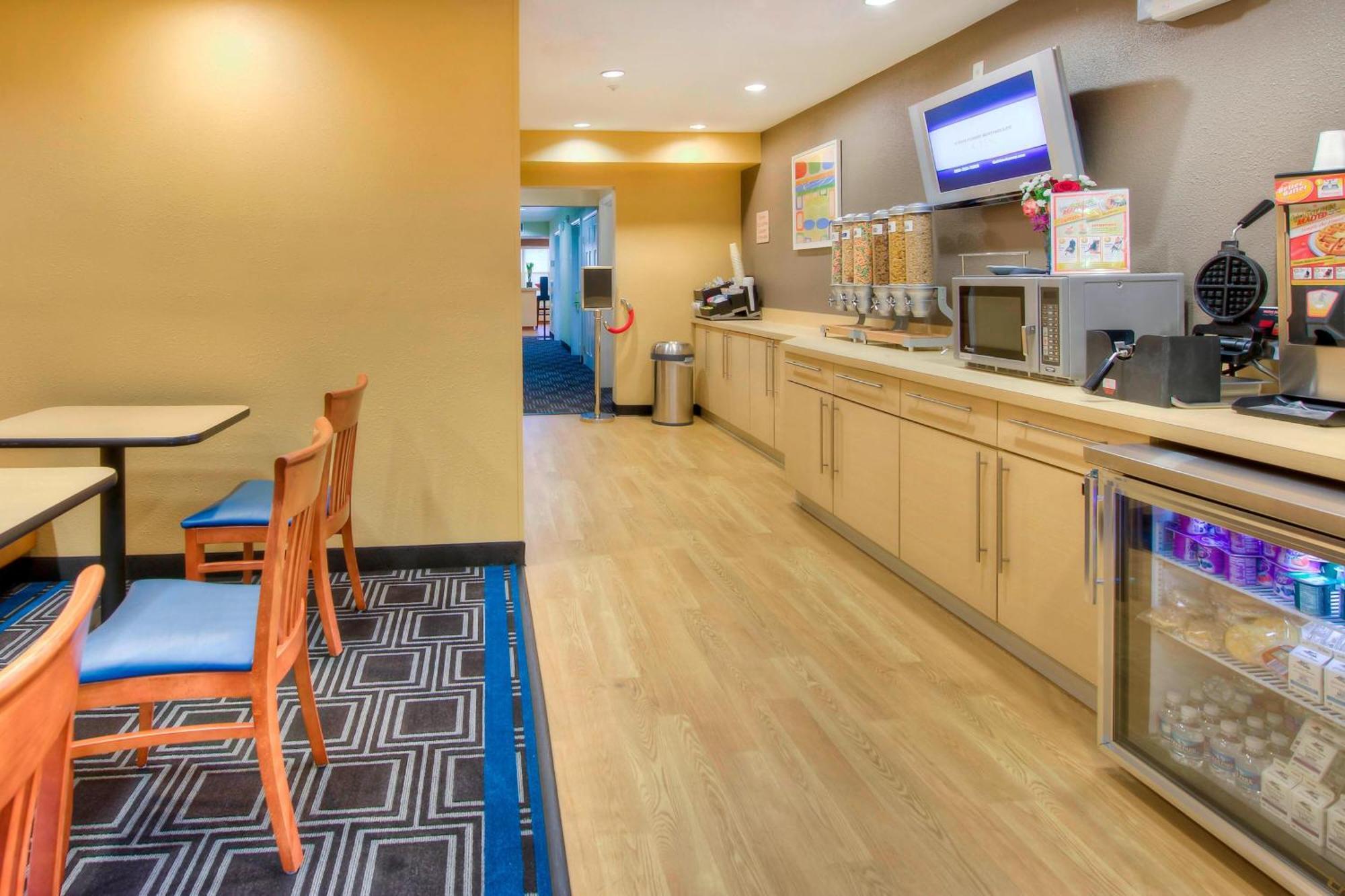 Towneplace Suites Raleigh Cary/Weston Parkway Exterior photo